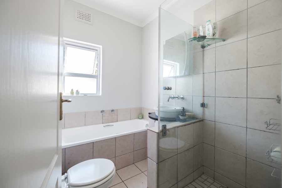 1 Bedroom Property for Sale in Vredehoek Western Cape